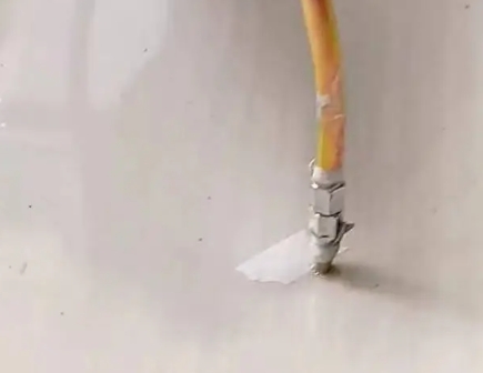 东至瓷砖空鼓维修公司专业解答在瓷砖铺贴过程中，如果使用的砂料过粗（如全部使用了粗砂），可能会导致以下问题