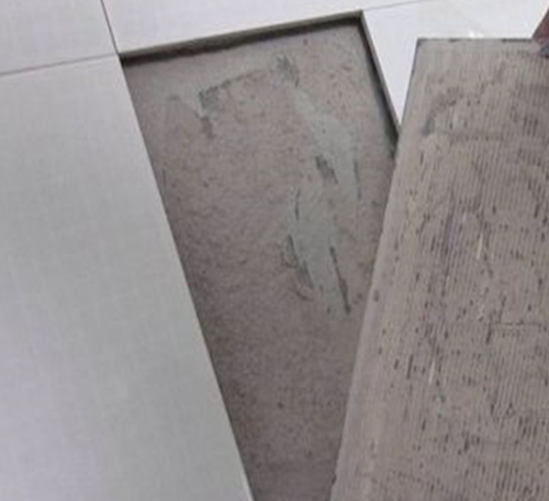 东至瓷砖空鼓维修公司分享瓷砖铺贴时如果打浆（即涂抹在瓷砖背面和基层上的砂浆或瓷砖胶）过少，会带来以下问题